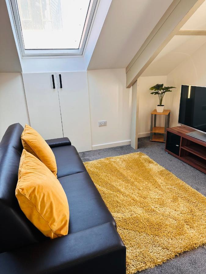Blessed 4 With Free Parking Apartment